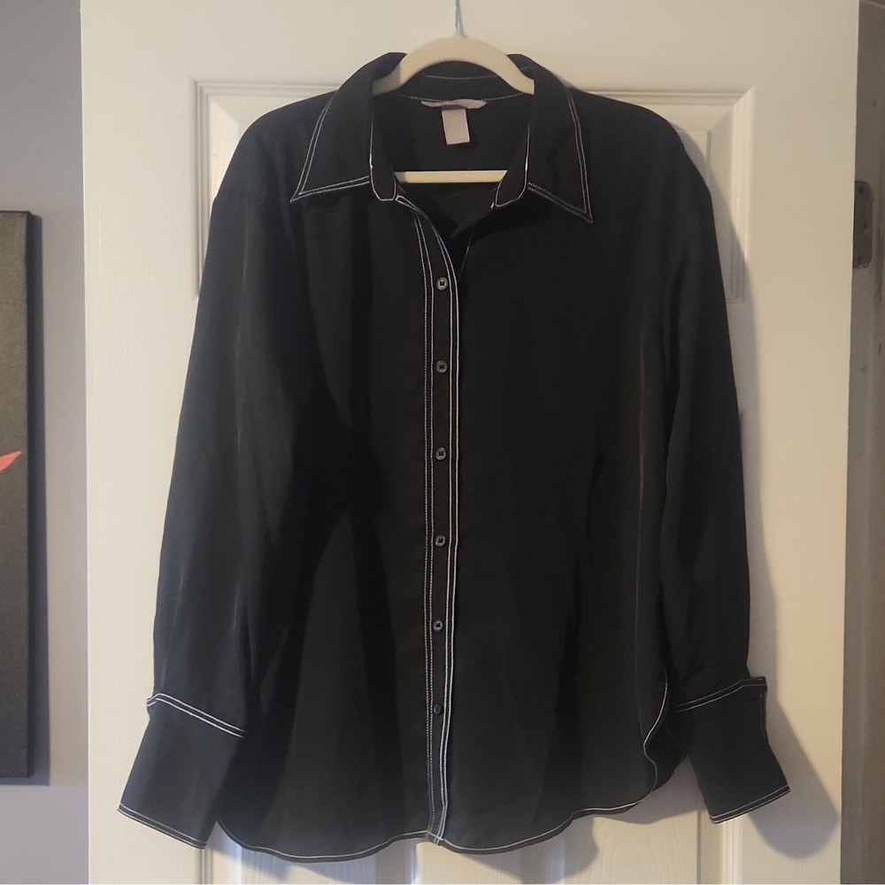 H&M men's Black  Button-Up Shirt, Point Collar Size M